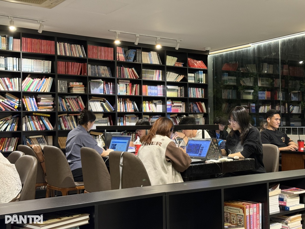 Thế hệ căng mắt căng não thức đêm vì nỗi sợ “đi ngủ khi bạn bè còn thức” - 2