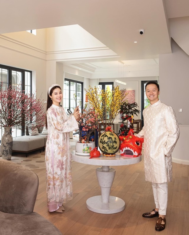 Mỹ nhân 33 tuổi làm dâu hào môn gia tộc kín tiếng, bố mẹ chồng cưng như con gái ruột, tặng quà cưới gây sốc- Ảnh 5. Mỹ nhân 33 tuổi làm dâu hào môn gia tộc kín tiếng, bố mẹ chồng cưng như con gái ruột, tặng quà cưới gây sốc- Ảnh 5.