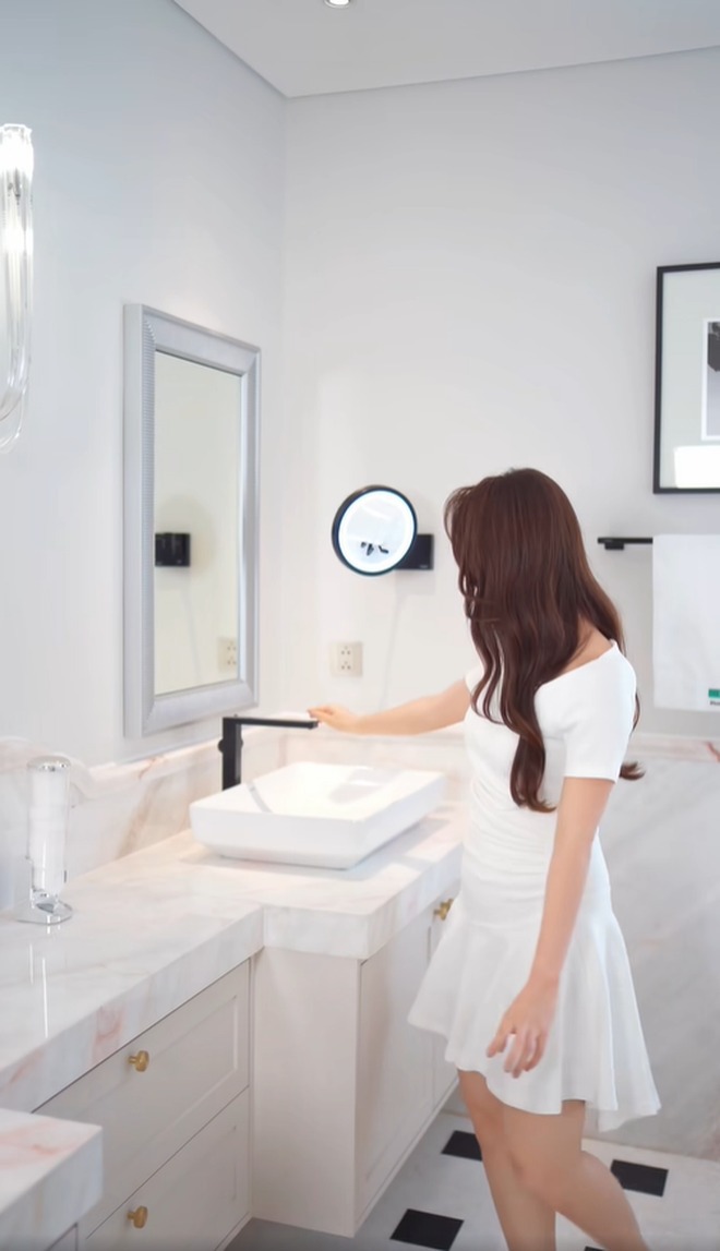 Mỹ nhân 33 tuổi làm dâu hào môn gia tộc kín tiếng, bố mẹ chồng cưng như con gái ruột, tặng quà cưới gây sốc- Ảnh 13. Mỹ nhân 33 tuổi làm dâu hào môn gia tộc kín tiếng, bố mẹ chồng cưng như con gái ruột, tặng quà cưới gây sốc- Ảnh 13.