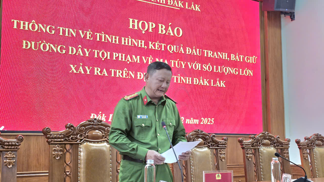 Triệt phá đường dây ma túy Đắk Lắk với 2 máy xúc và hàng trăm kg chất cấm - Ảnh 2.