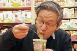 Lời khuyên của người đàn ông 30 năm dùng mì ăn liền mỗi ngày