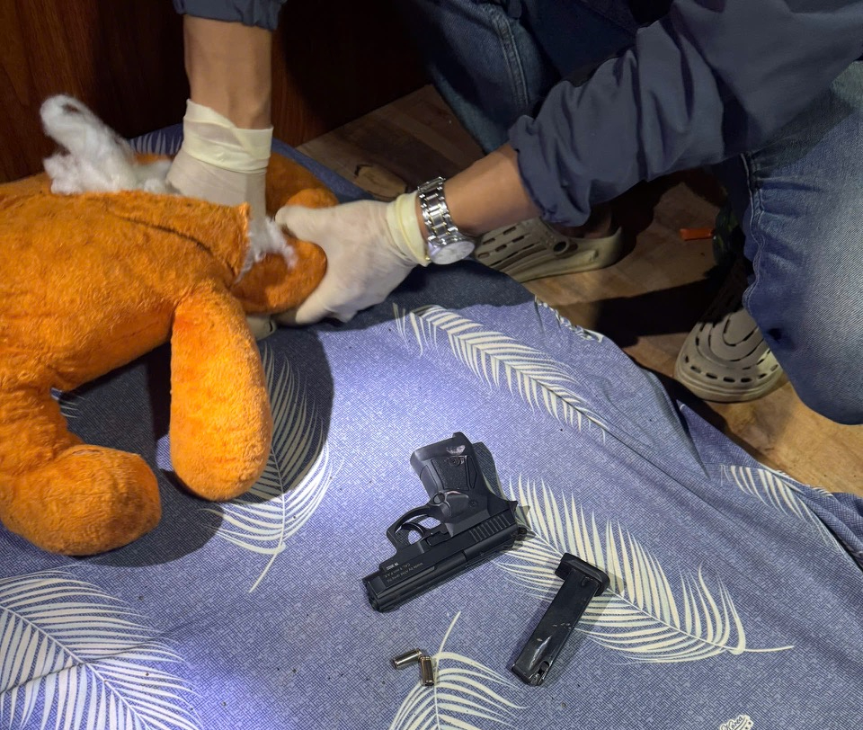 Máy xúc xới tung mặt đất, hé lộ kho chất cấm trong chuyên án ma túy lớn tại Đắk Lắk- Ảnh 3.