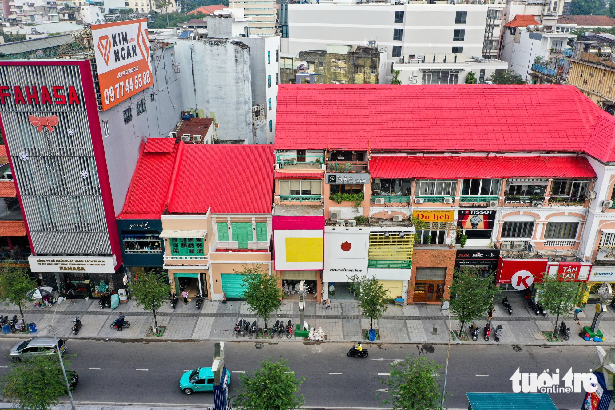 Đường Lê Lợi khoác 'áo mới', bừng sáng đúng ngày Giáng sinh - Ảnh 3.