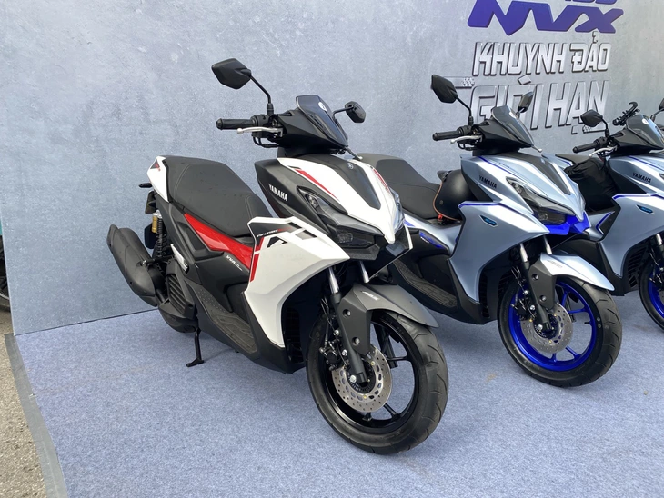 Loạt xe máy phổ thông đổ bộ Việt Nam năm 2025: Có 'ông lớn' tung cả xăng - điện ở nhiều phân khúc - Ảnh 9.