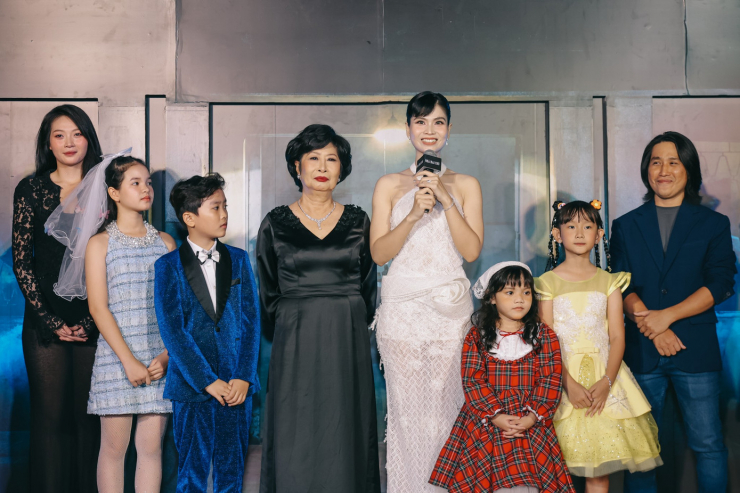 Ca sĩ Phương Thanh mặc xuyên thấu táo bạo - 2