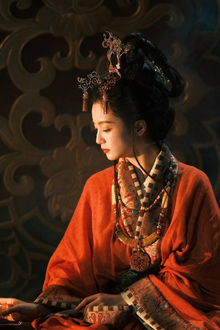 Lần đầu có mỹ nhân “mặt như mâm bạc” lại được khen nức nở: Visual tuyệt tác hội họa, không thể đẹp hơn được nữa- Ảnh 2.