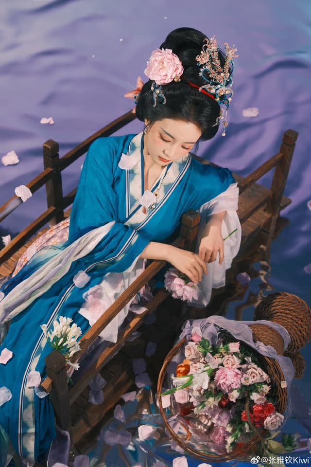 Lần đầu có mỹ nhân “mặt như mâm bạc” lại được khen nức nở: Visual tuyệt tác hội họa, không thể đẹp hơn được nữa- Ảnh 12.