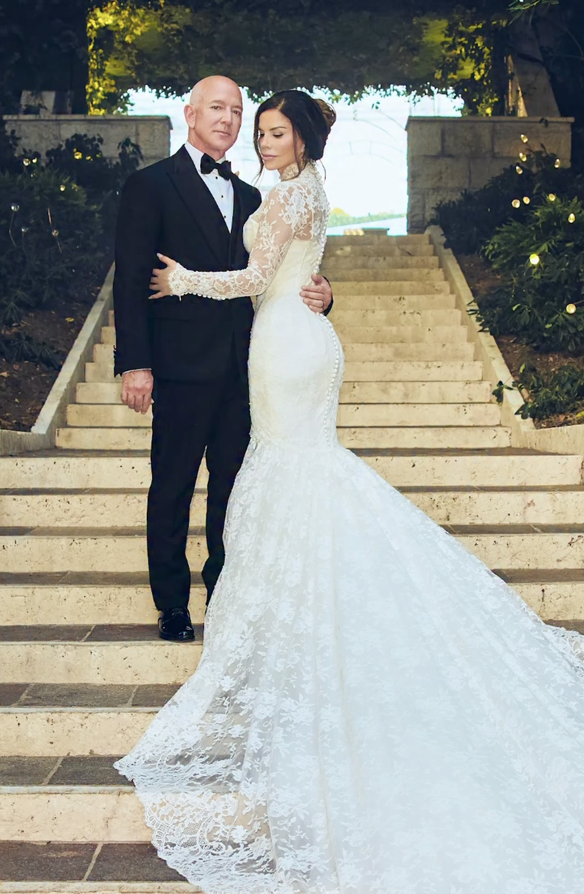 Cuộc sống xa hoa của vợ tỷ phú Jeff Bezos: Mặc set đồ dạo phố 1,5 tỷ đồng - 8