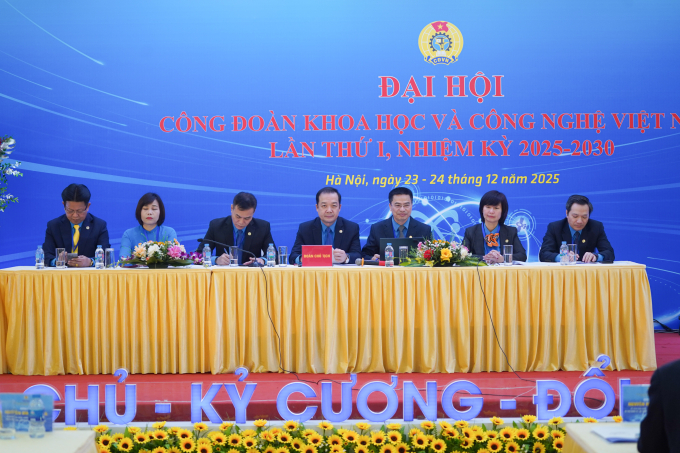 Đoàn Chủ tịch Đại hội Công đoàn Khoa học và Công nghệ Việt Nam lần thứ I, nhiệm kỳ 2025-2030, ngày 24/12/2025. Ảnh: Lưu Quý
