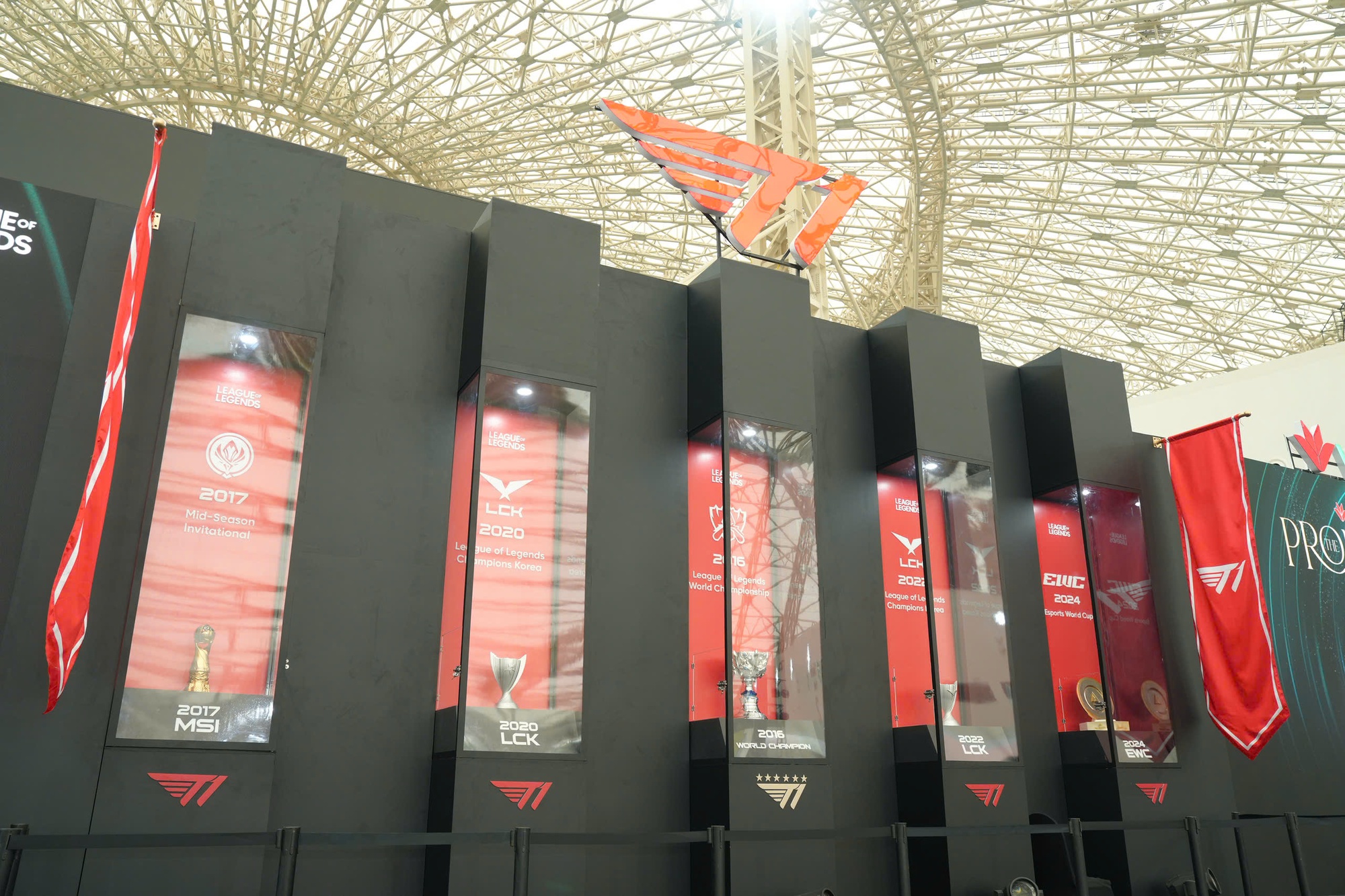 Fan meeting T1 - Dấu ấn một sự kiện hoành tráng gây nhiều tranh cãi, Ban tổ chức nói gì?- Ảnh 3. Fan meeting T1 - Dấu ấn một sự kiện hoành tráng gây nhiều tranh cãi, Ban tổ chức nói gì?- Ảnh 3.