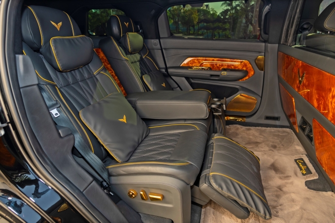 Không gian hàng ghế phía sau gồm hàng loạt tiện nghi, vật liệu cao cấp. Ảnh: Tuấn Vũ