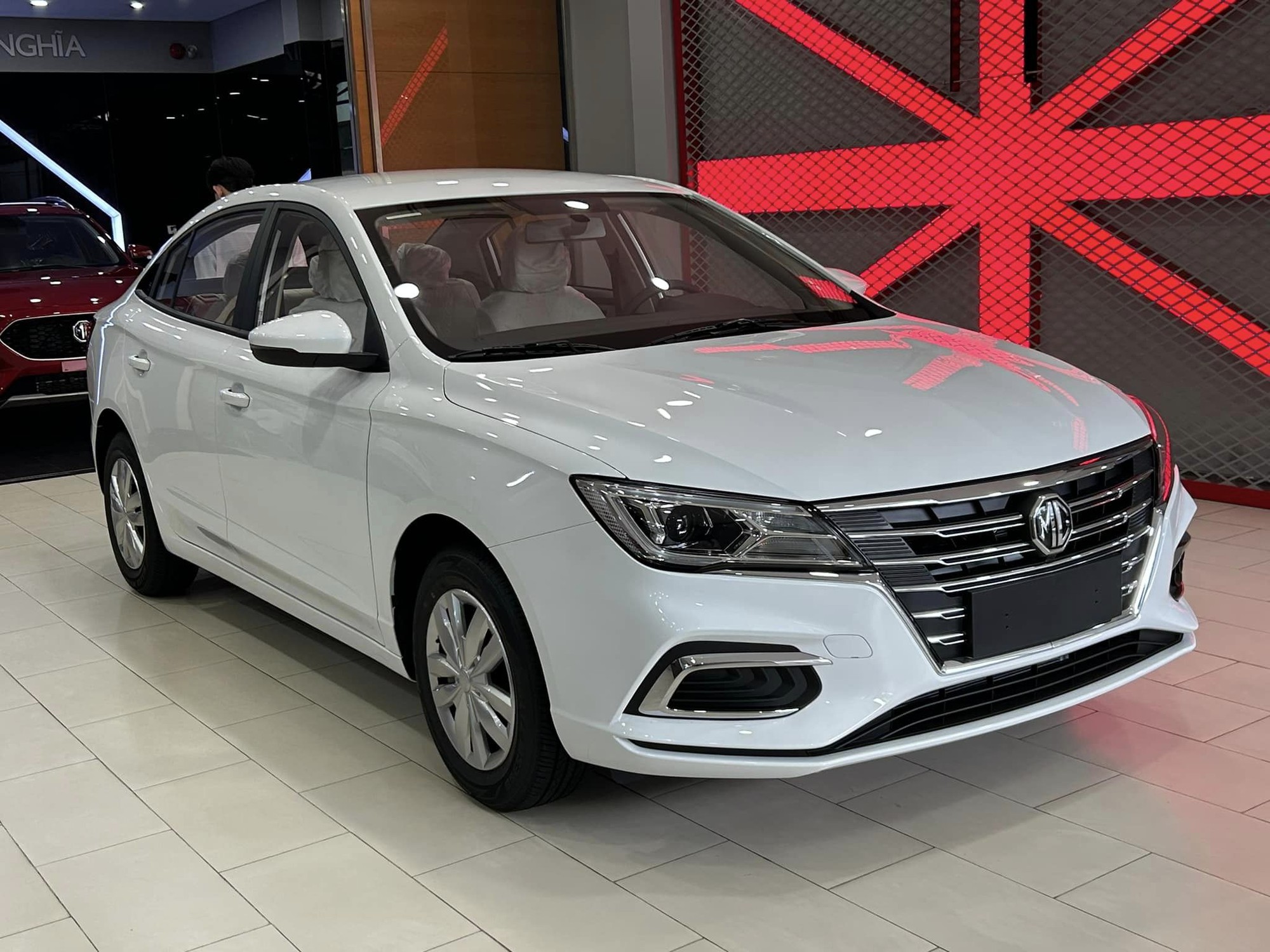 3 mẫu ô tô dưới 400 triệu đồng tại Việt Nam để 'che nắng, che mưa'- Ảnh 3. 3 mẫu ô tô dưới 400 triệu đồng tại Việt Nam để 'che nắng, che mưa'- Ảnh 3.