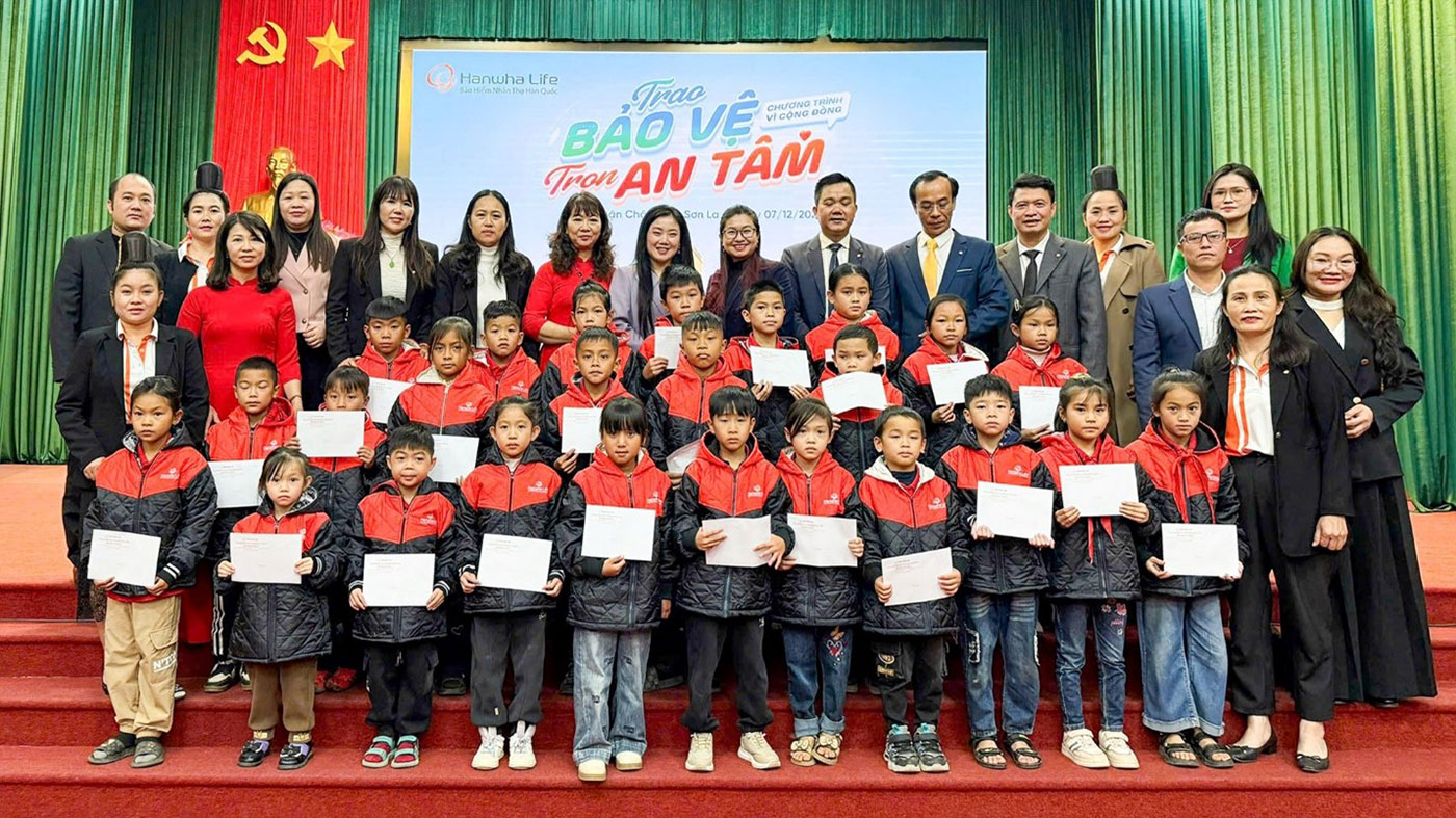 Hanwha Life Việt Nam hỗ trợ người dân miền Trung ổn định cuộc sống sau bão lũ - Ảnh 3.