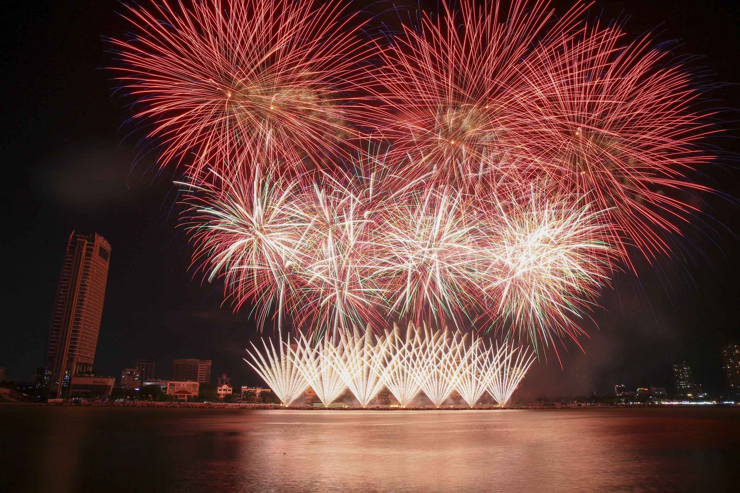 Hai đội pháo hoa Bồ Đào Nha – Vương quốc Anh “cháy” hết mình vì một hành tinh bền vững- Ảnh 6.