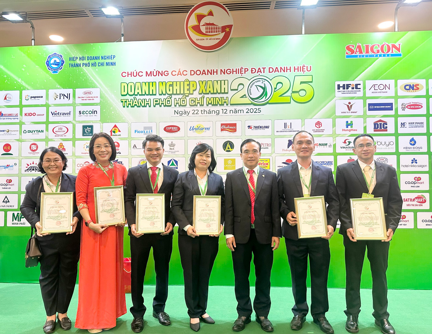 Chiến lược xanh hóa mang tính hệ thống của nhà bán lẻ thuần Việt - Ảnh 2.