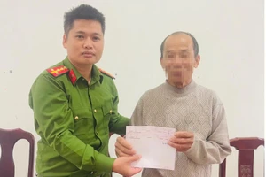 Công an ngăn kịp cụ ông rút tiền 2 sổ tiết kiệm chuyển cho kẻ lừa đảo
