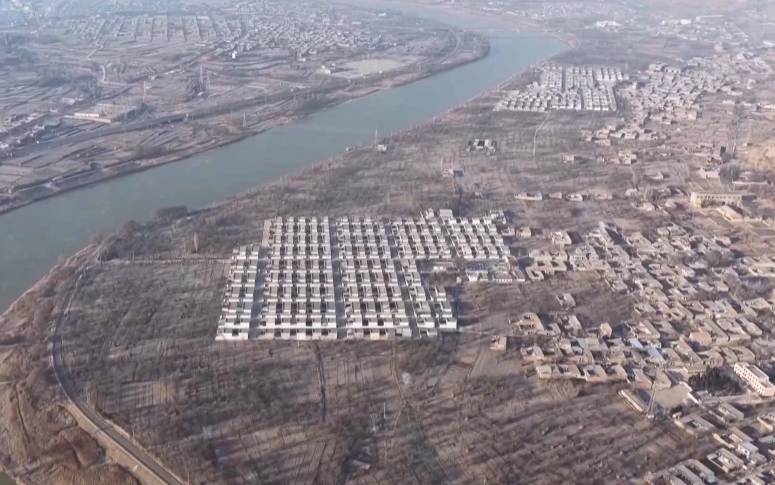 Đúng 11h20p trưa, người đàn ông thực hiện 1 cuộc gọi định mệnh khiến nửa tiếng sau, cả làng vừa khóc vừa cảm ơn rối rít- Ảnh 2.