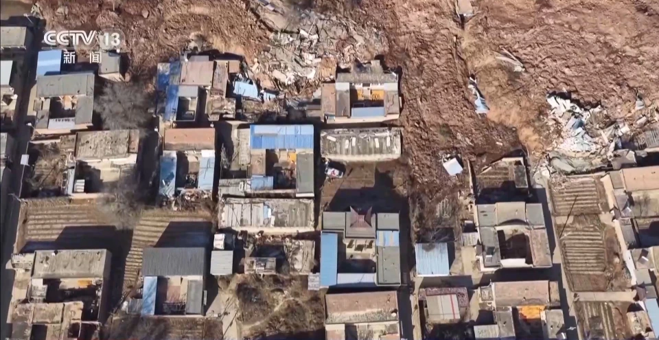 Đúng 11h20p trưa, người đàn ông thực hiện 1 cuộc gọi định mệnh khiến nửa tiếng sau, cả làng vừa khóc vừa cảm ơn rối rít- Ảnh 3.