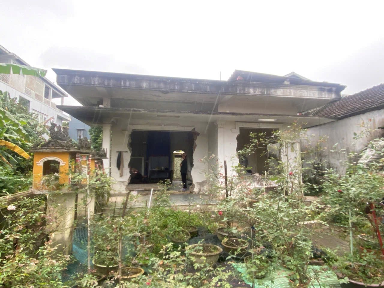 Người đàn ông ở Huế bị nhóm học sinh đánh đập: Hoàn cảnh đáng thương, vẫn còn sợ hãi- Ảnh 2.