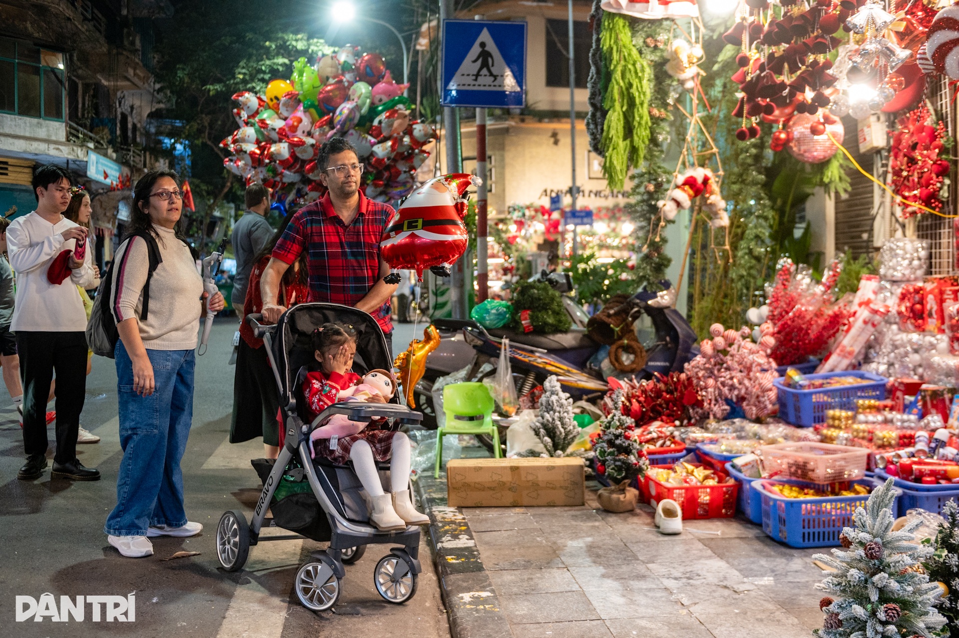 Không khí Giáng sinh tràn ngập phố phường Hà Nội và TPHCM - 5