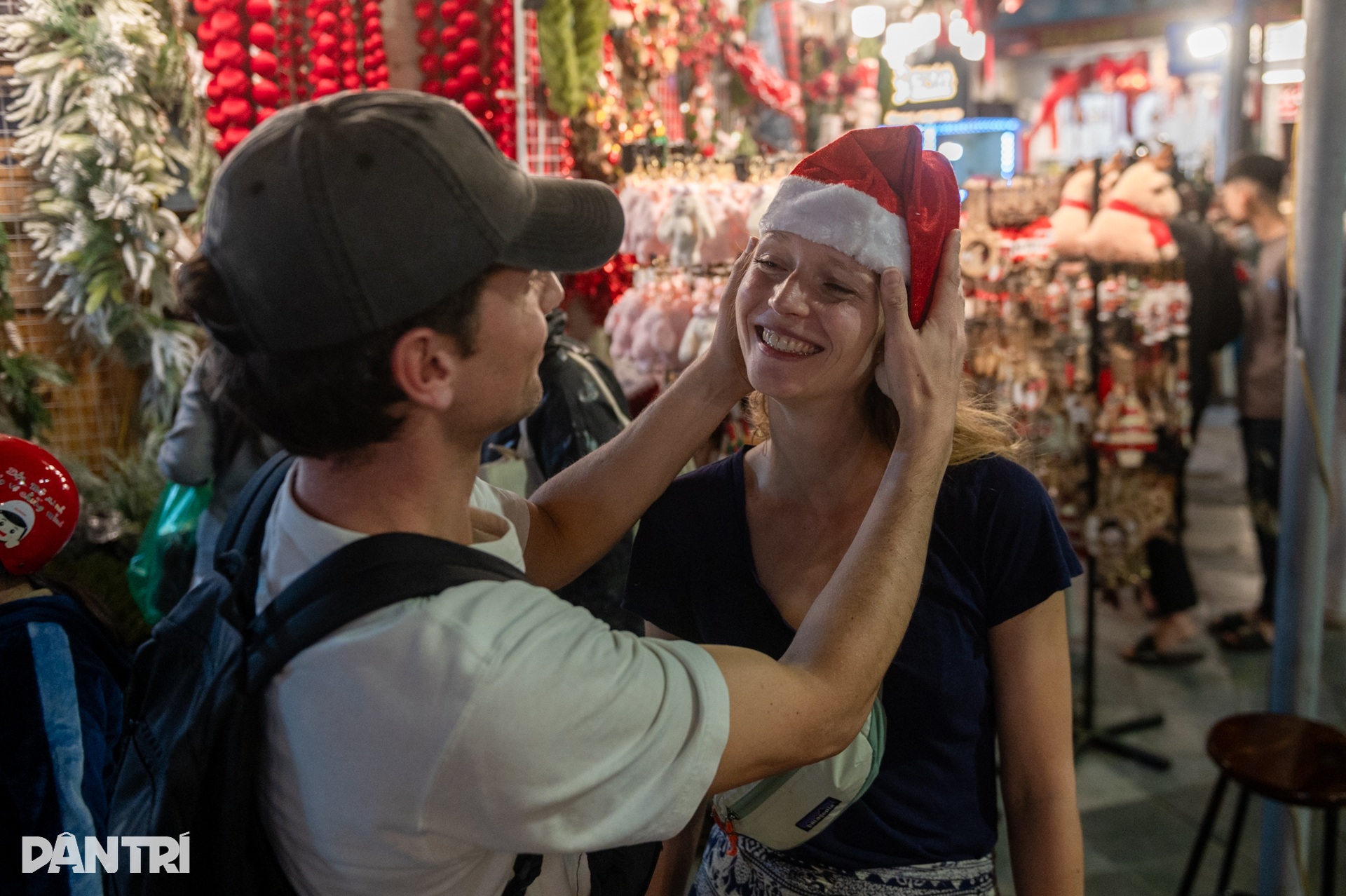 Không khí Giáng sinh tràn ngập phố phường Hà Nội và TPHCM - 7