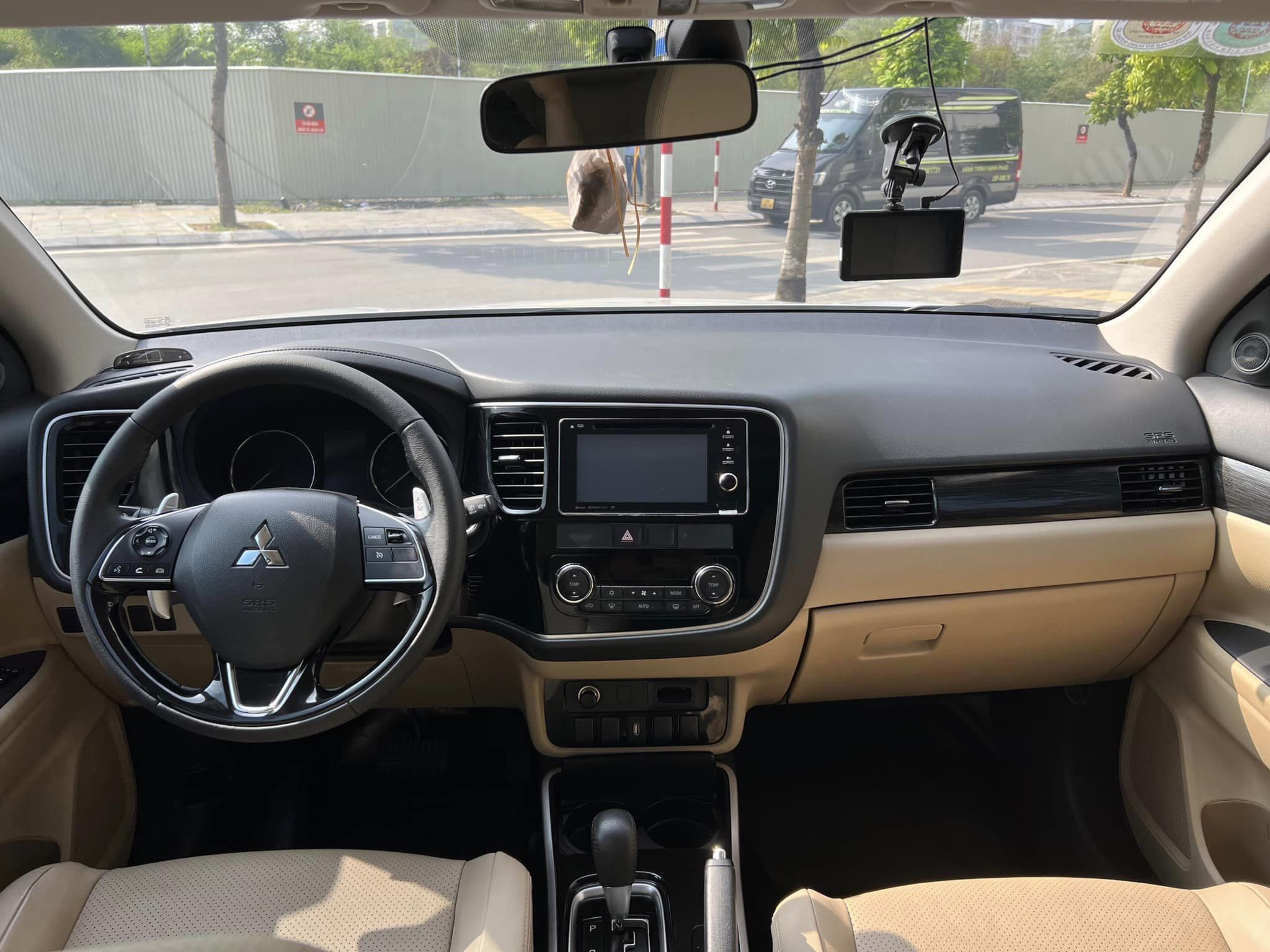 Xe 7 chỗ Mitsubishi Outlander đời 2019 giá tầm 500 triệu đồng, có nên mua?- Ảnh 3.