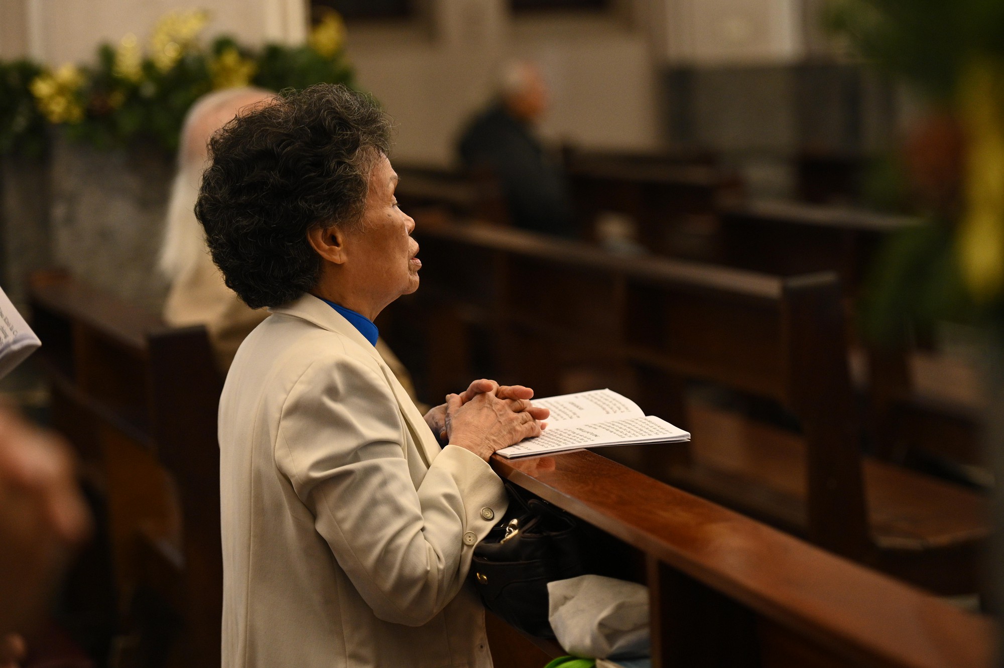 Hà Nội: Đường phố kẹt cứng, người dân đổ xô đi đón Giáng Sinh- Ảnh 4.