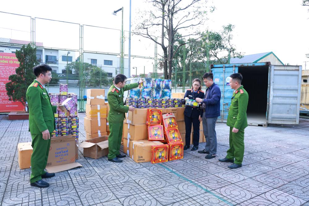 Công an triệt phá đường dây buôn bán pháo nổ quy mô lớn tại Hà Tĩnh - Ảnh 5.