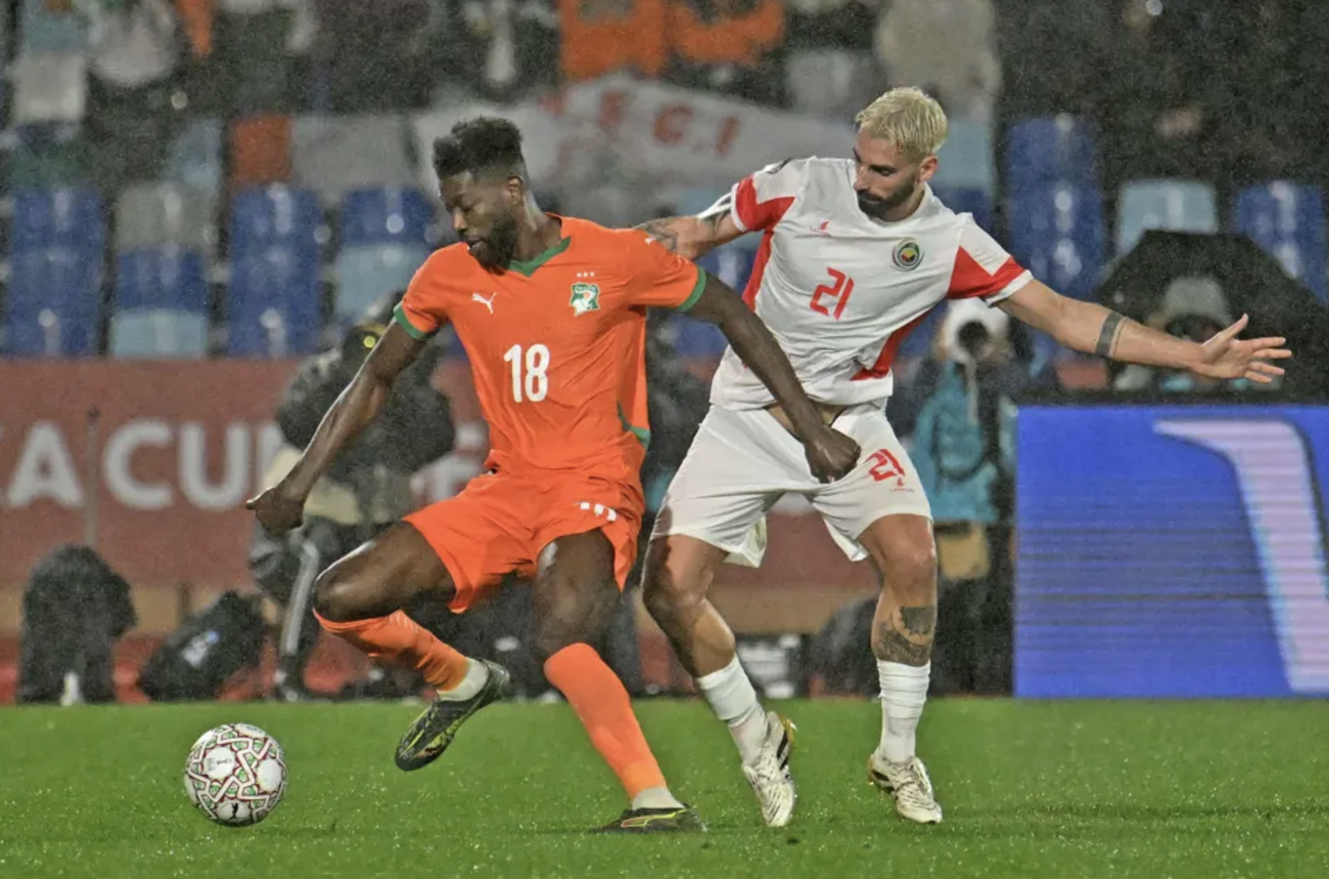 Cameroon và Bờ Biển Ngà cùng thắng Cúp châu Phi nhờ sao Man United 5 Cameroon và Bờ Biển Ngà cùng thắng Cúp châu Phi nhờ sao Man United - Ảnh 5.