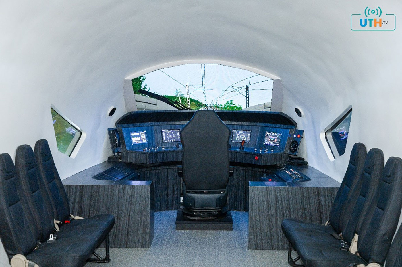 UTH chuẩn bị vận hành Phòng mô phỏng điều khiển, khai thác đường sắt tốc độ cao - Ảnh 2.