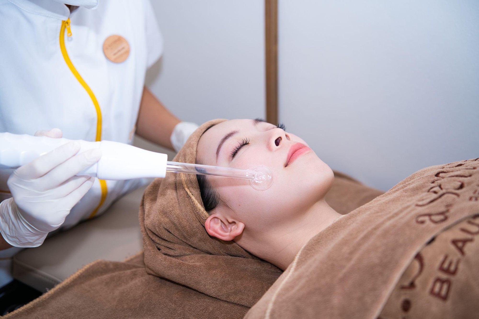 Làm đẹp tiện ích lên ngôi dịp cuối năm: giới trẻ chọn “đẹp nhanh – đẹp gần” để kịp mùa lễ hội- Ảnh 2.