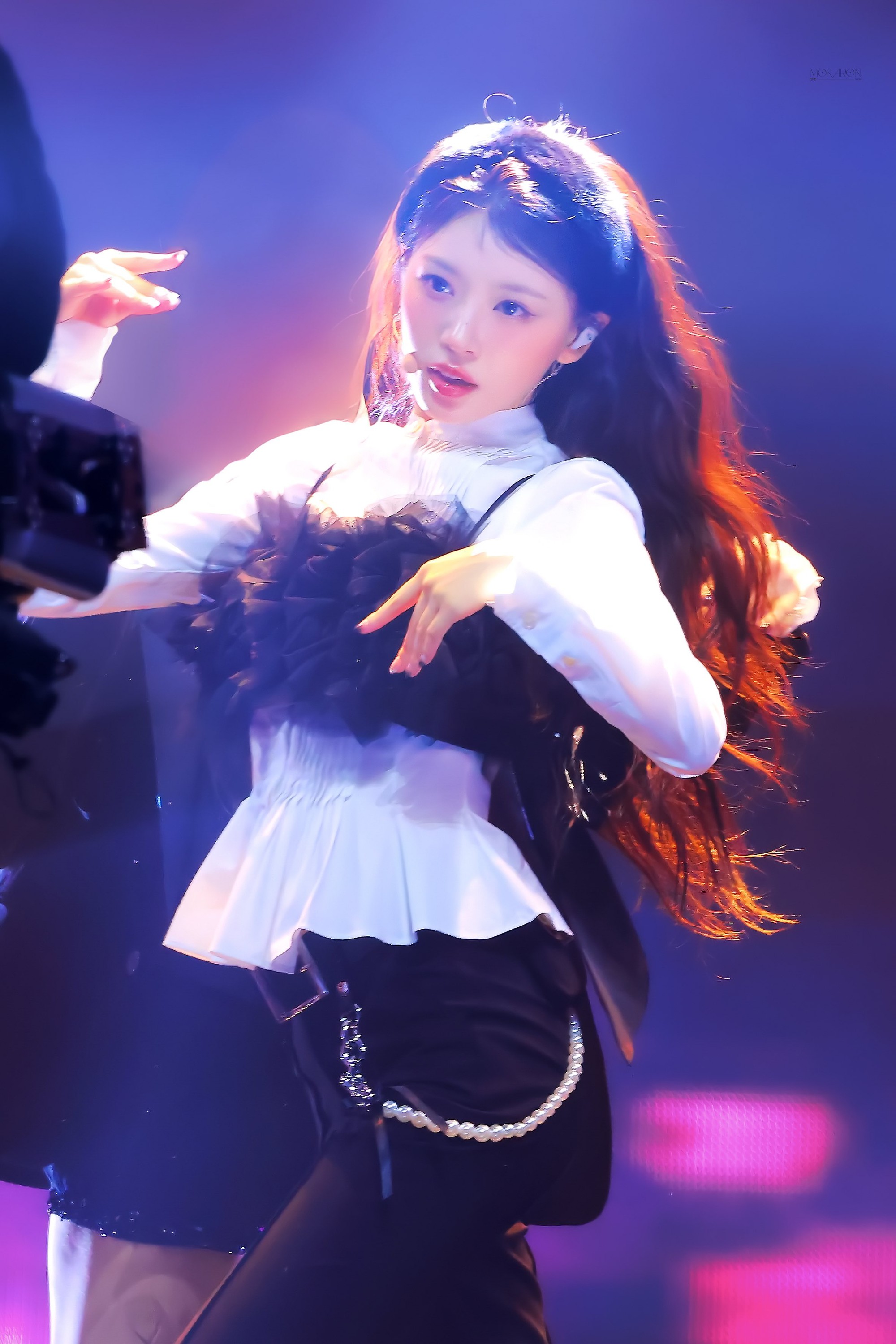 Ca khúc hot nhất lúc này: Mỹ nhân chỉ cần 3s nũng nịu làm cõi mạng phát cuồng, ai cũng muốn đu trend- Ảnh 3.