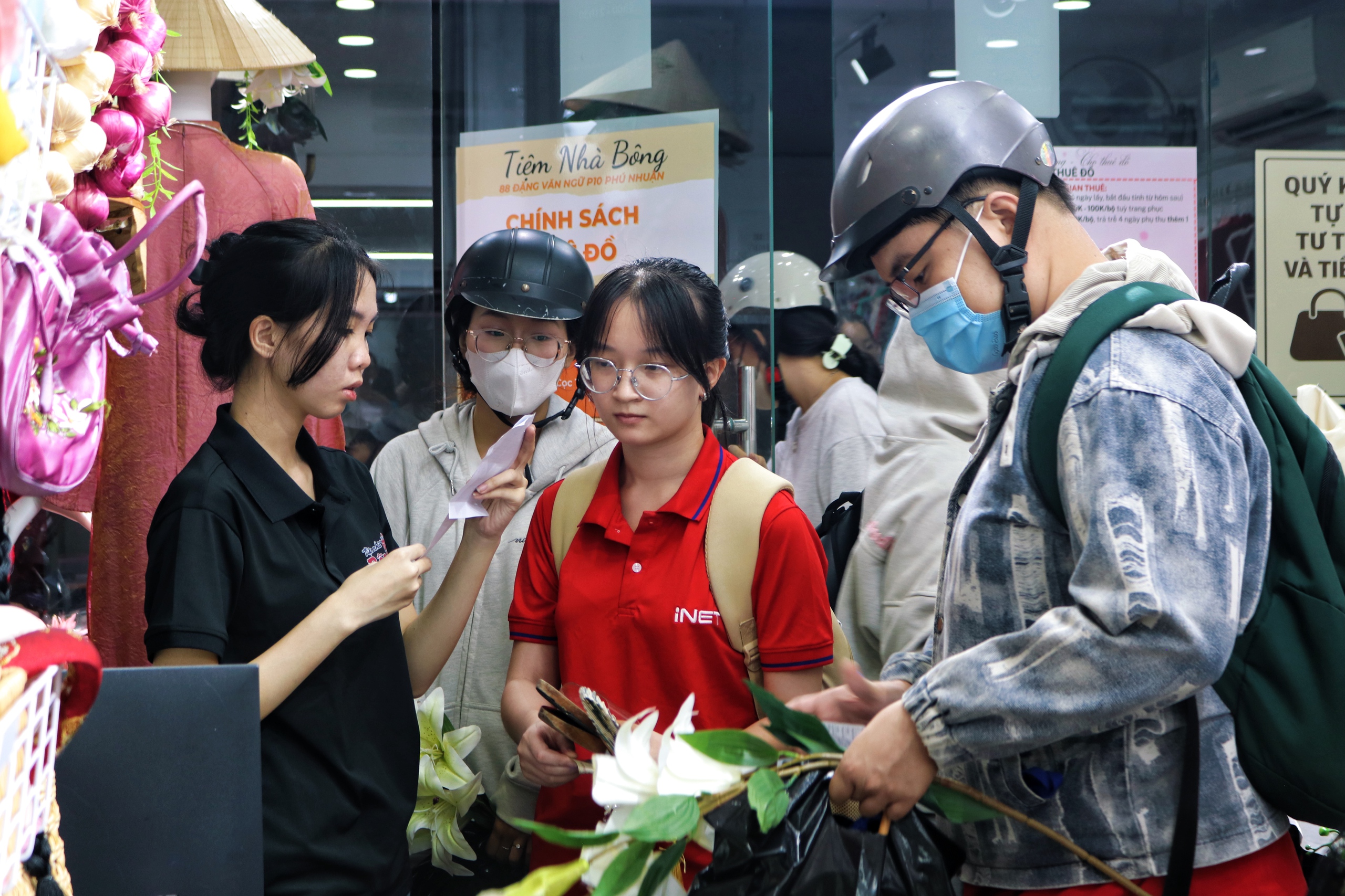 Thu nhập khủng từ cho thuê áo dài chụp ảnh Tết tại TP HCM - Ảnh 10.