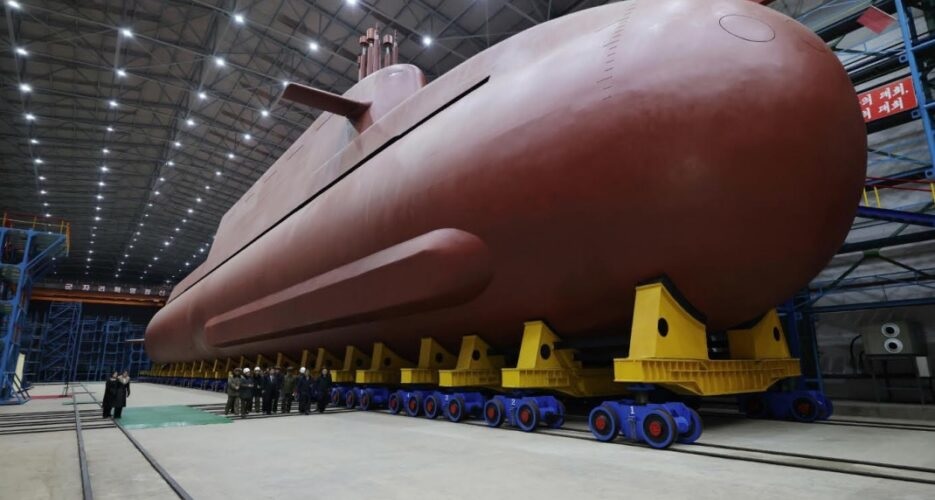 Triều Tiên: “Quái vật biển sâu” lộ diện, thử nghiệm tên lửa phòng không tầm xa - Ảnh 2.