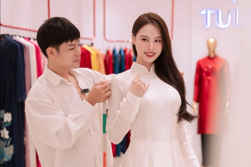 Áo dài cách tân xẻ ngực: Vì sao sáng tạo lại bị cộng đồng ném đá? - 2