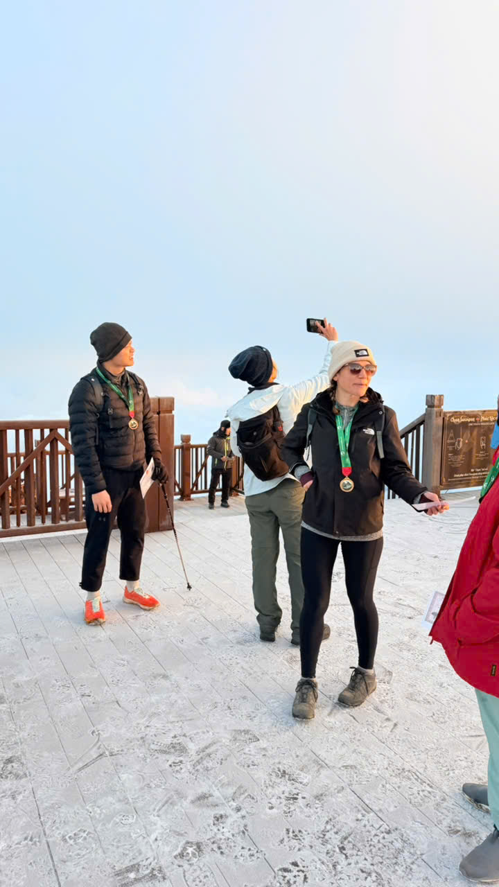 Sáng nay: Fansipan đã phủ trắng băng tuyết, đêm Noel chỉ còn 1 độ C- Ảnh 5.