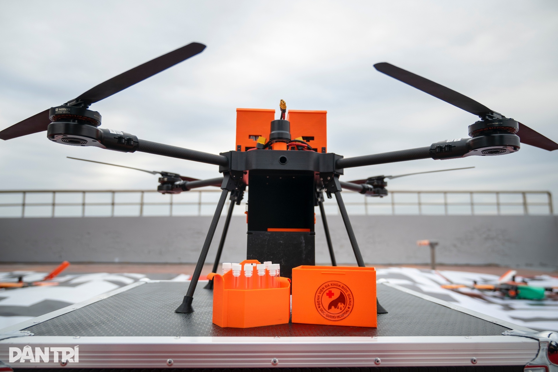 Dàn UAV vận chuyển liên viện đầu tiên cất cánh trên bầu trời Thủ đô - 10 Dàn UAV vận chuyển liên viện đầu tiên cất cánh trên bầu trời Thủ đô - 10