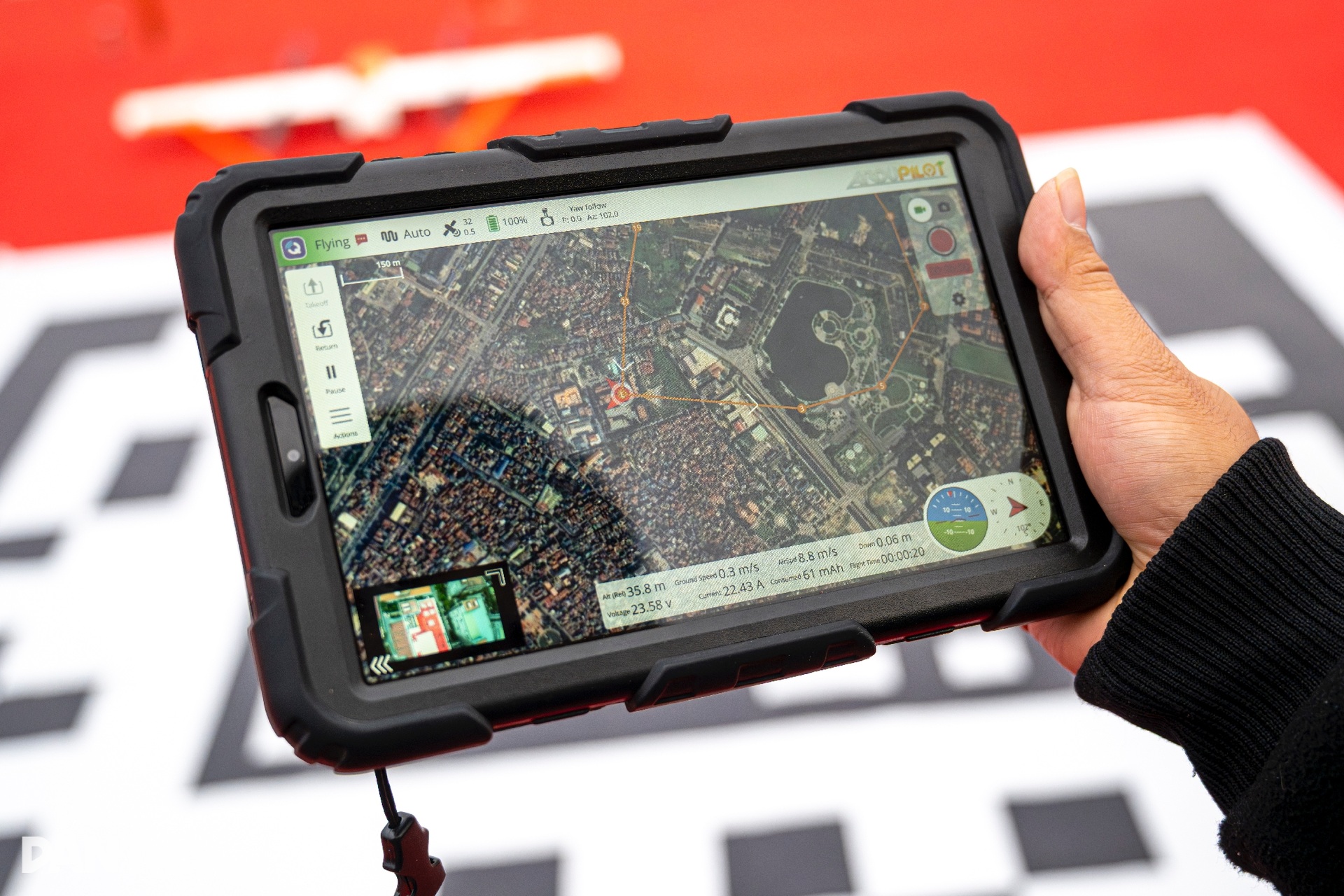 Dàn UAV vận chuyển liên viện đầu tiên cất cánh trên bầu trời Thủ đô - 12 Dàn UAV vận chuyển liên viện đầu tiên cất cánh trên bầu trời Thủ đô - 12