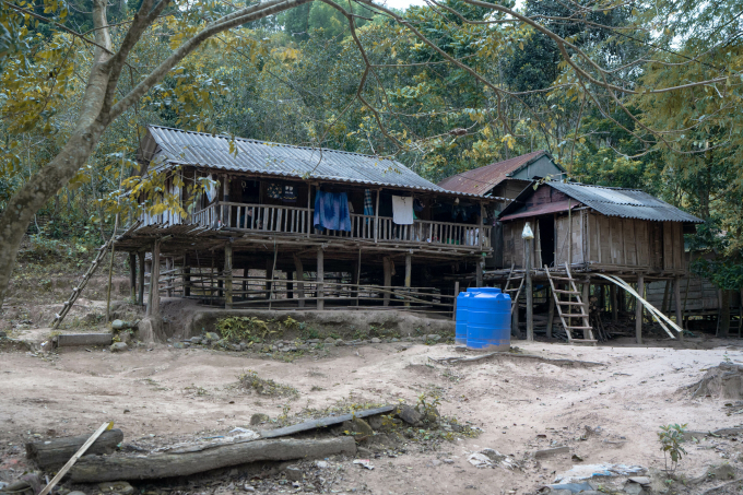 Bể nước được trao tặng cho người dân. Ảnh: Ngọc Ngọc