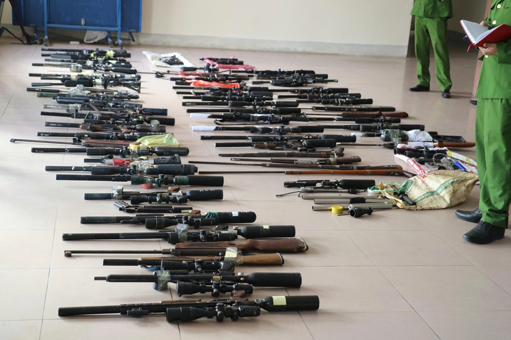 Hình ảnh kho súng, đạn của ổ nhóm buôn bán súng liên tỉnh qua mạng xã hội - Ảnh 6.