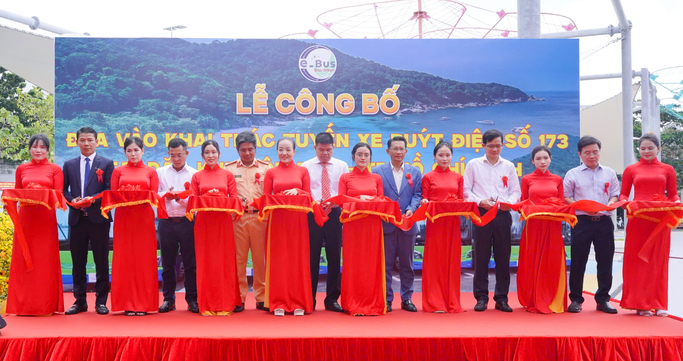 Buýt điện Kim Long Motor lăn bánh tại đặc khu Côn Đảo- Ảnh 2.