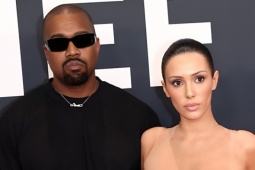 Vợ Kanye West lý giải việc mặc trang phục khoe thân gây sốc