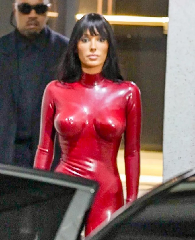Những bộ cánh gây sốc của vợ Kanye West - 9
