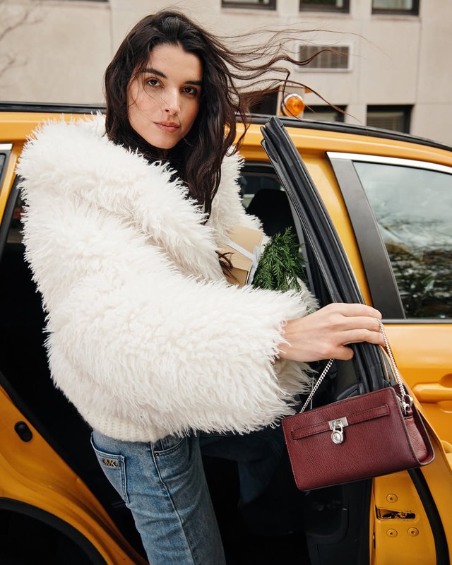 Đẳng cấp, xa hoa từ những bản phối ngày đông với áo khoác lông mềm mịn- Ảnh 2. Đẳng cấp, xa hoa từ những bản phối ngày đông với áo khoác lông mềm mịn- Ảnh 2.