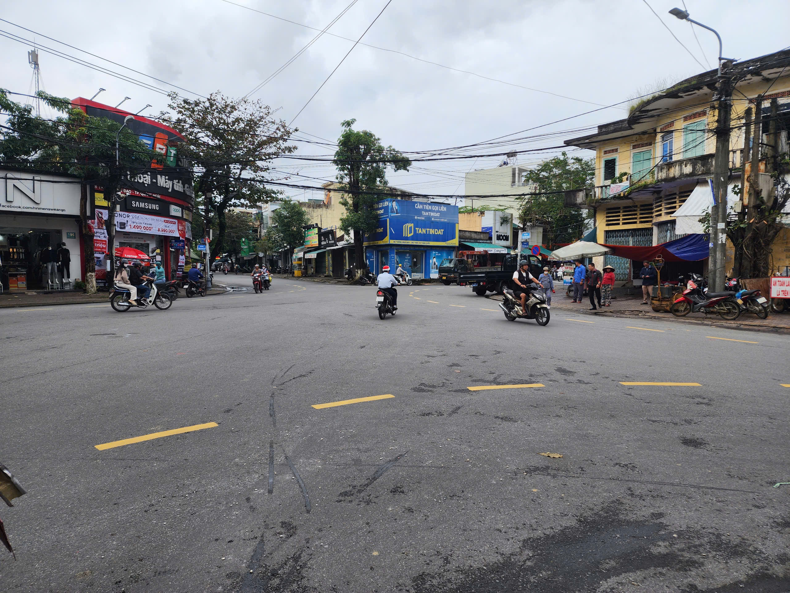 Mở rộng ngã 5 cũ, nút giao ùn tắc liên tục giữa lòng đô thị Quảng Ngãi - Ảnh 7.