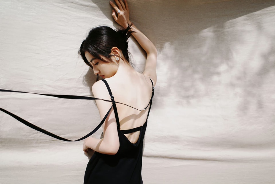 Sao nữ gen Z lộ vết bầm bất thường trên ngực và cánh tay- Ảnh 4.