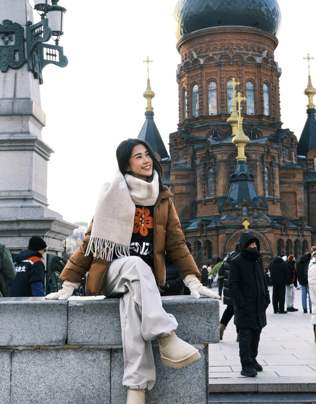 Khăn choàng cổ đơn giản nhưng đủ sức nâng tầm phong cách- Ảnh 3.