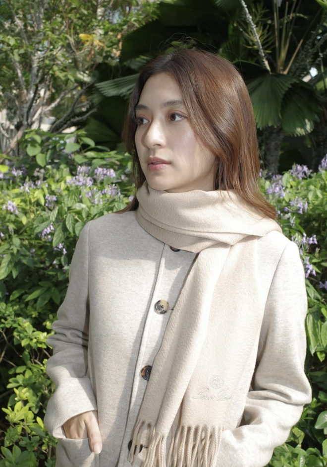 Khăn choàng cổ đơn giản nhưng đủ sức nâng tầm phong cách- Ảnh 7.