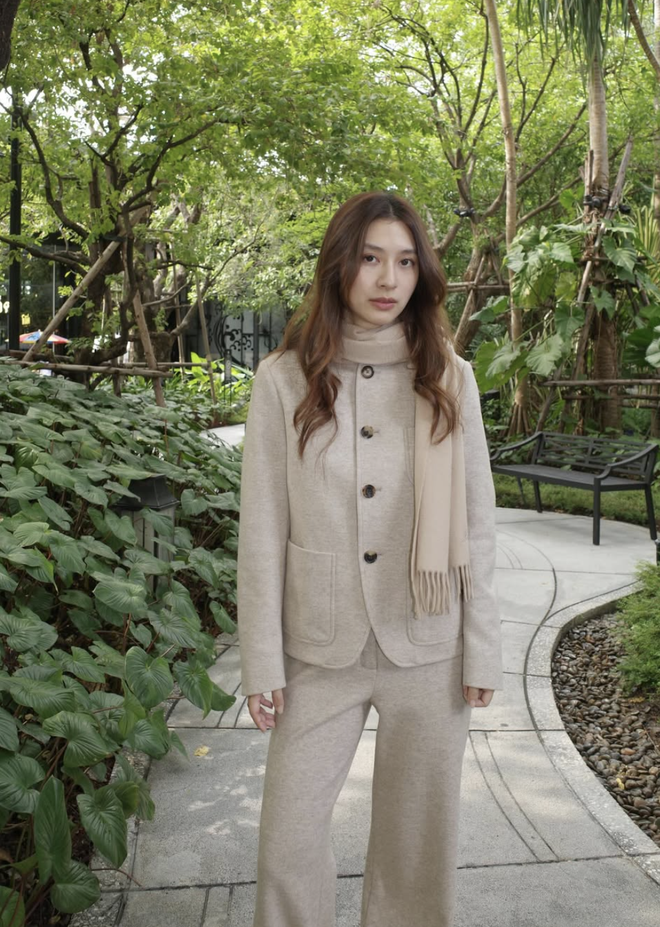 Khăn choàng cổ đơn giản nhưng đủ sức nâng tầm phong cách- Ảnh 6.