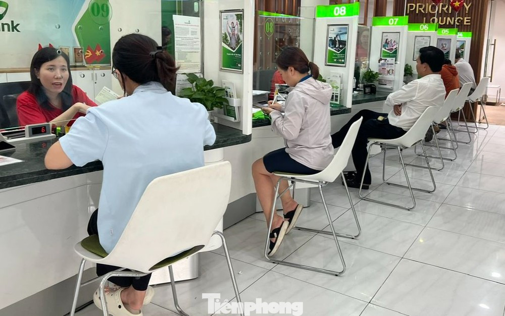 Lý do người dân ồ ạt gửi tiền ngân hàng- Ảnh 2.